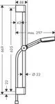 Skizze eines Brausesets mit einer Halterung und einer Brause. Die Darstellung zeigt Maße, die eine Installation erleichtern, im typischen Design von Hansgrohe.
